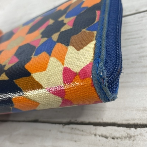Fossil Multi-color Graphic Starburst Coated PVC Zip Around Wallet - Picture 4 of 9
